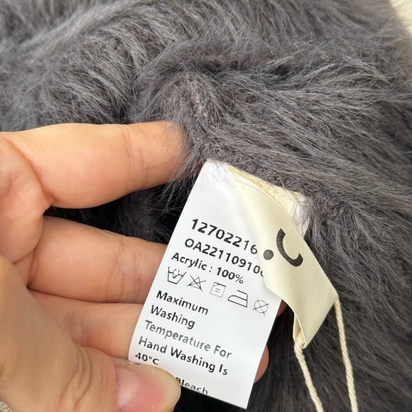 COMMENSE Cropped Fuzzy Cardigan with Pearl Buttons Womens Sz S NWT Furry Gray - Picture 9 of 10